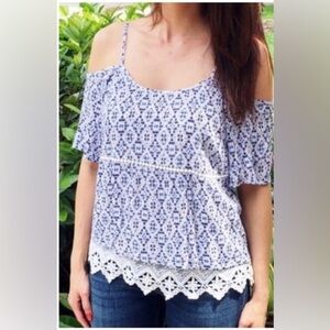 Anthropologie Skies are Blue cold shoulder tank SMALL